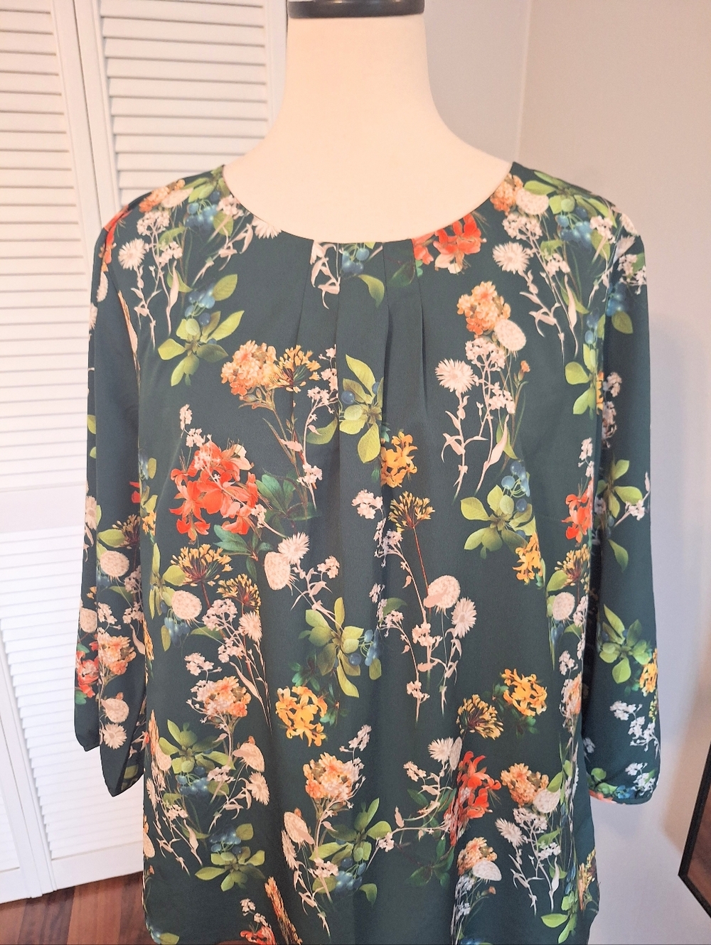 Talbots Forest Green Floral Blouse Sz LG - Picture 3 of 7
